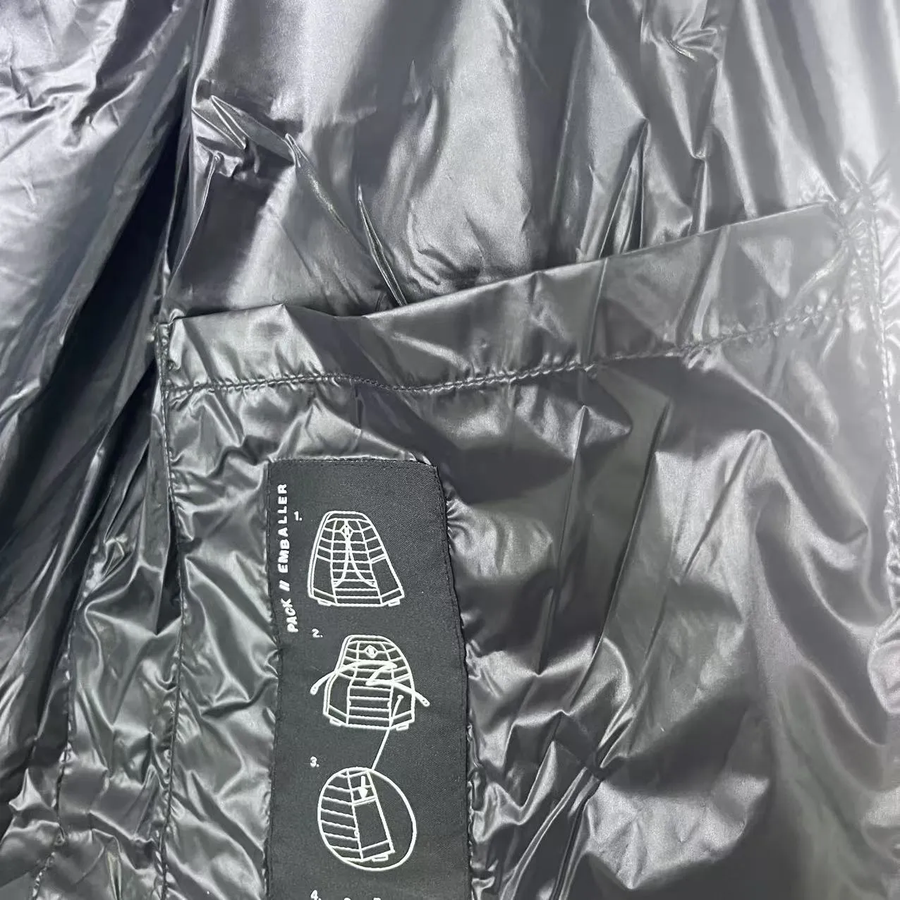 P840 𝑪𝒂𝒏𝒂𝒅𝒂 𝑮𝒐𝒐𝒔𝒆 Canada Goose 2227 Black Black Label Lightweight Down Jacket Canada Goose Crofton Series Crofton Series Ski Season Logo Solid Color Glossy Hooded Waterproof Windproof Ultra Light Down Jacket Men's Style: Black Black Label s-xxl.
